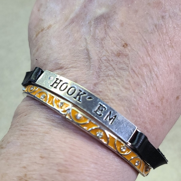 "HOOK" EM 2 Bracelets. 1 Orange/ 1 Leather - Picture 7 of 7